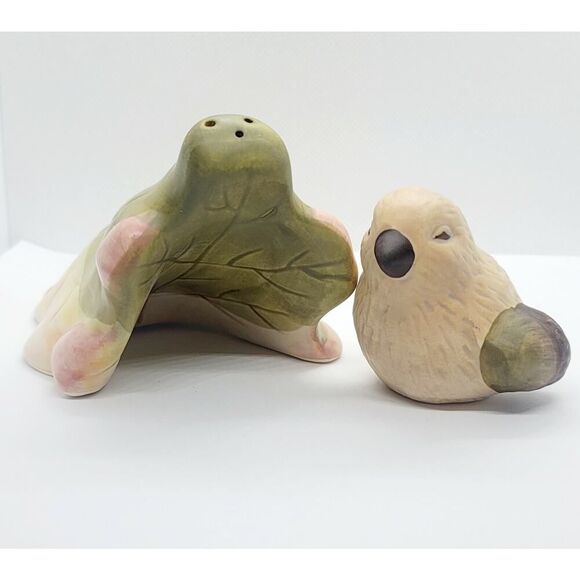 Vintage Hand Crafted Silvestri Bird with Acorn & Leaf Salt and Pepper Shakers - Picture 5 of 9